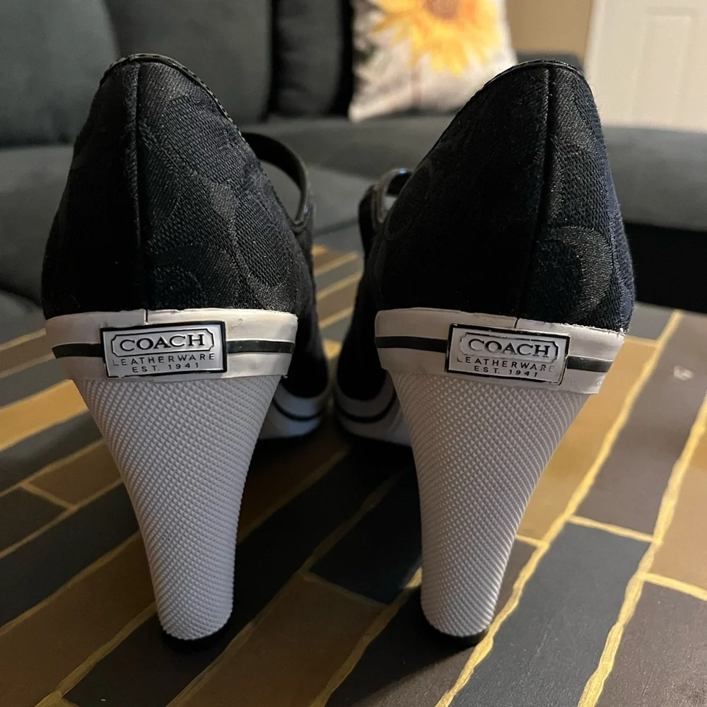 Coach Pumps - Picture 5 of 6
